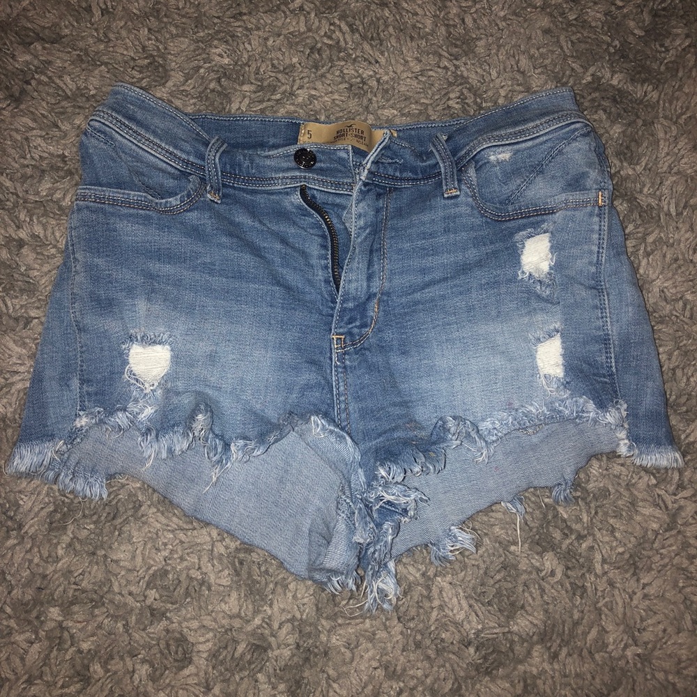 HOLLISTER HIGH WAISTED SHORTS